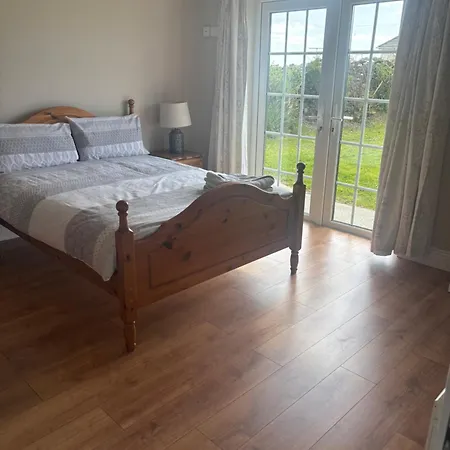 בית נופש Mullally House *